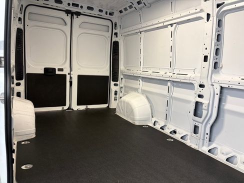 Used 2025 RAM ProMaster 2500 w/ Convenience Group FWD image 17