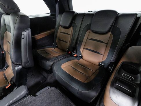 Used 2024 Mercedes-Benz GLS 63 AMG 4MATIC image 32