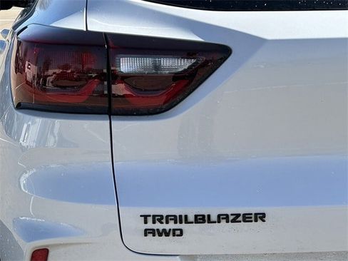 Used 2024 Chevrolet TrailBlazer RS w/ Convenience Package image 7