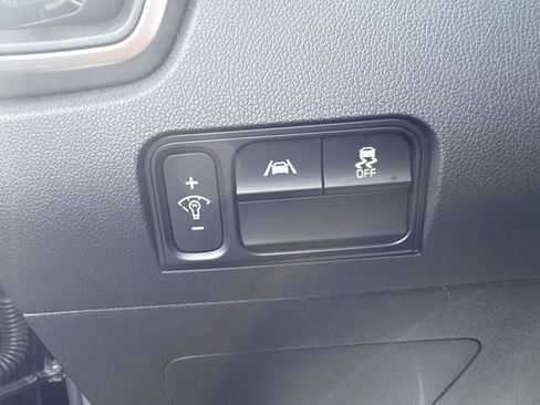 Used 2023 Kia Sorento LX AWD/4WD image 19