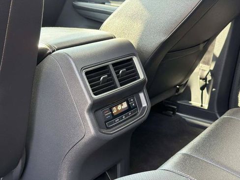 Used 2025 Volkswagen Atlas SE FWD image 13