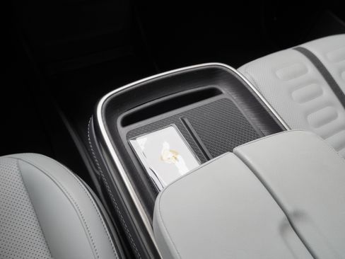 Used 2025 Rivian R1S Adventure AWD/4WD image 25