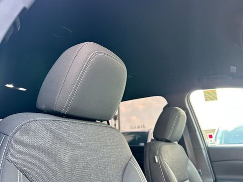 Used 2024 Chevrolet Traverse LT image 19