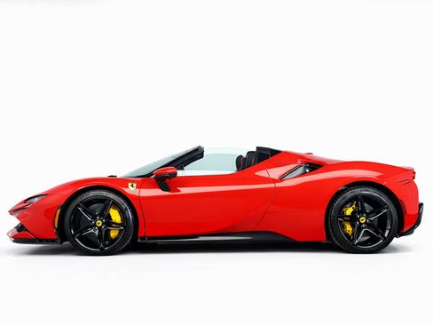 Used 2025 Ferrari SF90 Spider Base image 4