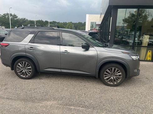 Used 2023 Nissan Pathfinder SL w/ SL Premium Package AWD/4WD image 4