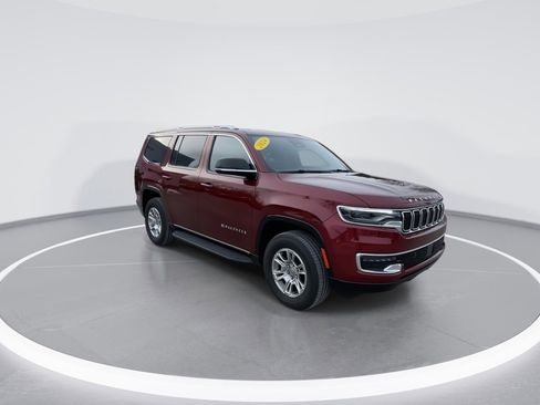 Used 2024 Jeep Wagoneer 4WD image 2