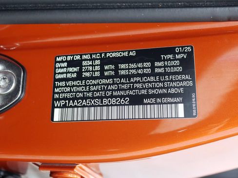 Used 2025 Porsche Macan AWD/4WD image 39