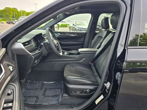 Used 2023 Jeep Grand Cherokee L Laredo AWD/4WD image 15