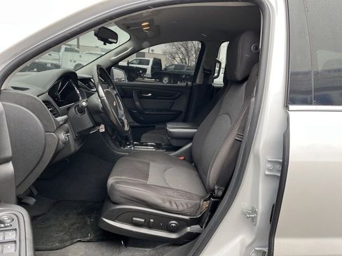 Used 2017 Chevrolet Traverse LT w/ Style and Technology Package image 26