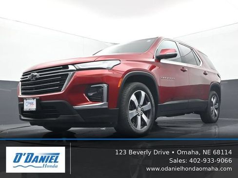 Used 2022 Chevrolet Traverse LT w/ LT Premium Package AWD/4WD image 9