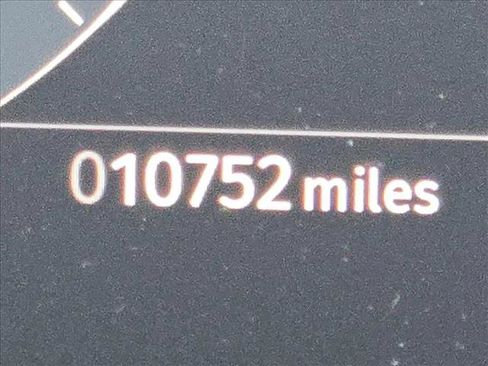 Used 2023 Land Rover Range Rover Evoque R-Dynamic SE image 11