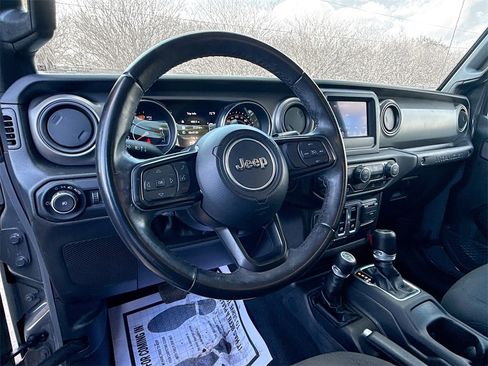 Used 2022 Jeep Wrangler Willys image 12