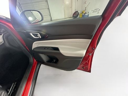 Used 2023 Jeep Compass Limited image 30