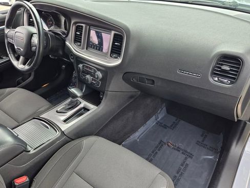 Used 2022 Dodge Charger SXT w/ Blacktop Package image 17