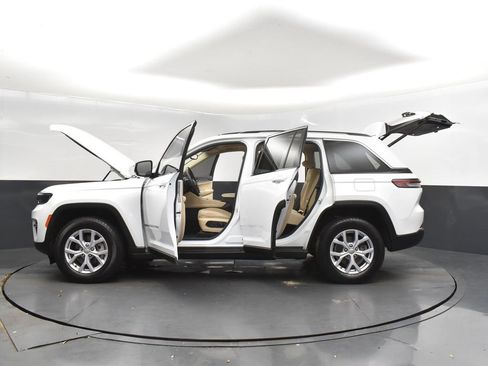 Used 2022 Jeep Grand Cherokee Limited image 49