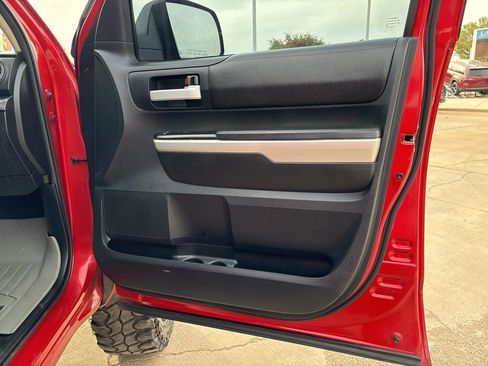 Used 2014 Toyota Tundra SR5 w/ SR5 Upgrade Package AWD/4WD image 25