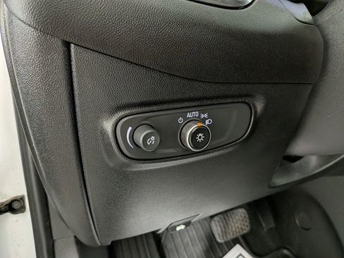 Used 2019 Chevrolet Equinox LT image 19