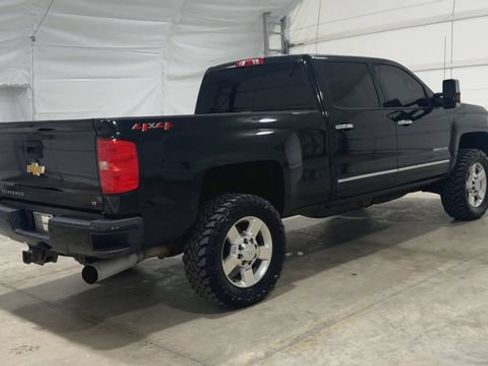 Used 2019 Chevrolet Silverado 2500 LT AWD/4WD image 4