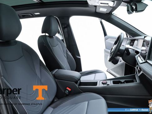 Used 2025 Volkswagen Tiguan SE R-Line image 36