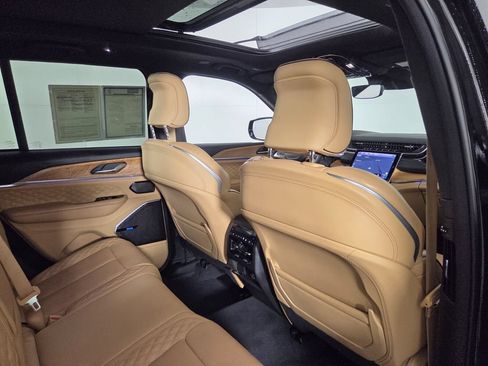 Used 2024 Jeep Grand Cherokee Summit AWD/4WD image 32