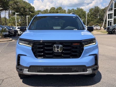 Used 2025 Honda Pilot TrailSport image 6