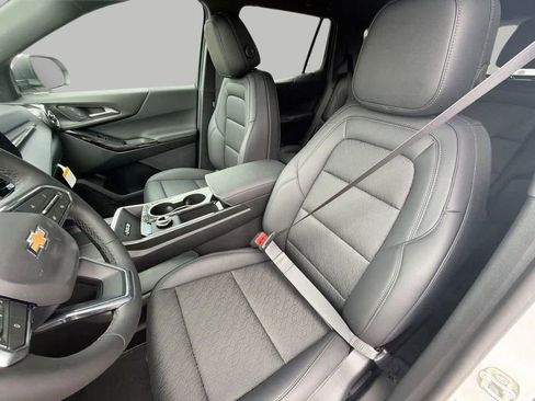 New 2026 Chevrolet Equinox LT w/ Convenience Package II FWD image 17