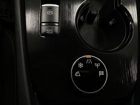 Certified 2025 Nissan Rogue SV image 26