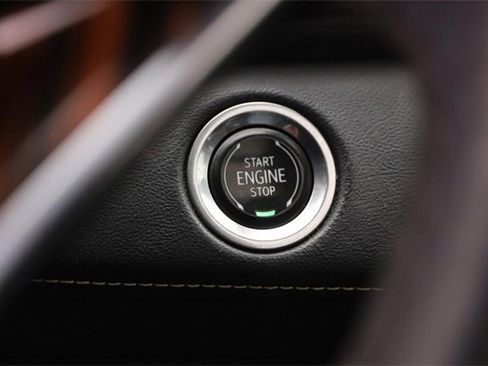 Used 2021 Cadillac Escalade ESV Premium Luxury image 18