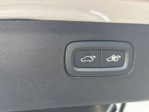 Certified 2025 Volvo XC90 B6 Plus image 49