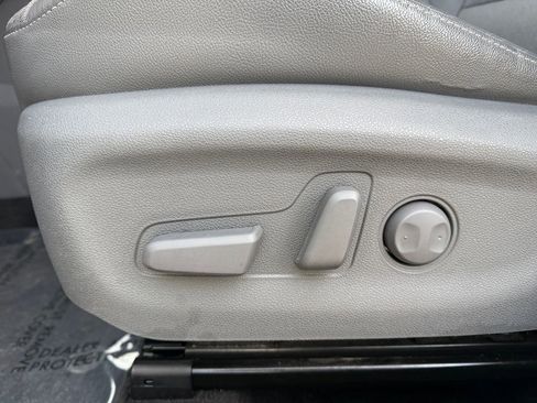 Used 2018 Kia Niro EX image 16