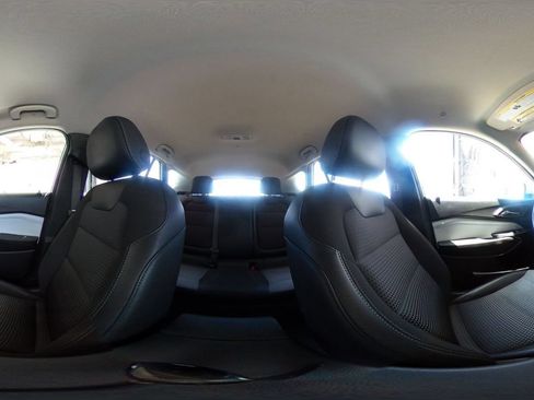 Used 2025 Chevrolet Trax LT w/ LT Convenience Package FWD image 41
