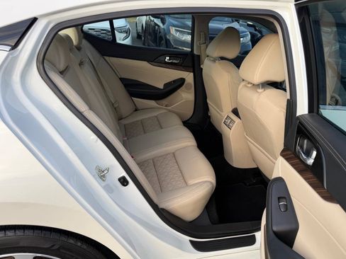 Used 2017 Nissan Maxima Platinum image 10