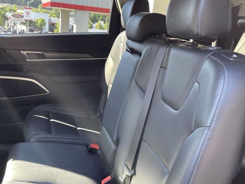 Used 2021 Kia Telluride LX AWD/4WD image 13