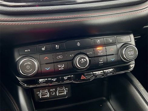 Used 2024 Dodge Durango GT image 17