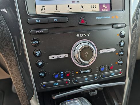 Used 2019 Ford Explorer Limited w/ Ford Safe & Smart Package FWD image 21