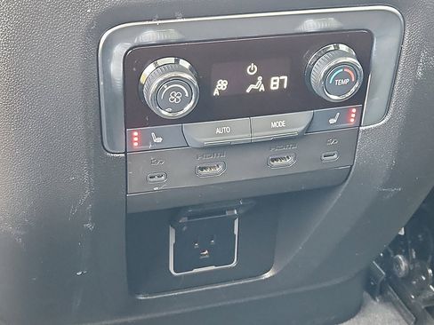 Used 2025 Chevrolet Suburban Premier image 13