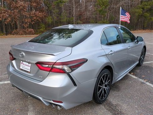 Used 2023 Toyota Camry SE image 4