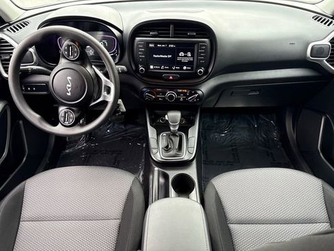 Used 2025 Kia Soul LX image 18