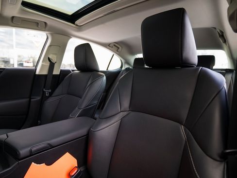 Used 2024 Lexus ES 350 w/ Premium Package image 12