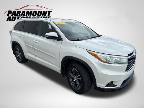 Used 2016 Toyota Highlander XLE AWD/4WD image 3