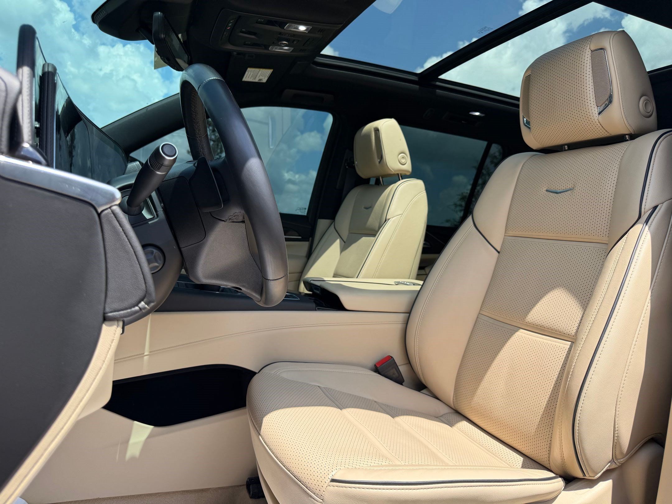 Certified 2024 Cadillac Escalade Premium Luxury w/ Performance Package AWD/4WD image 5