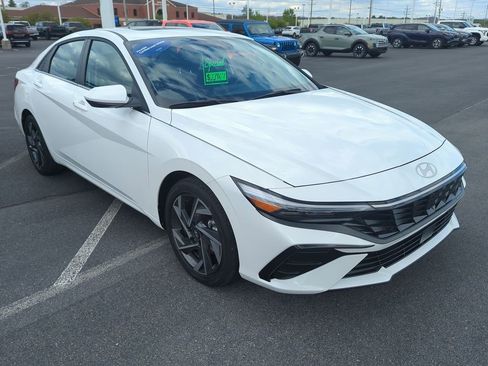 Used 2025 Hyundai Elantra SEL FWD image 1