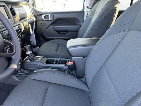 New 2023 Jeep Gladiator Willys image 23