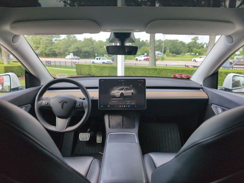 Used 2022 Tesla Model Y Performance AWD/4WD image 29
