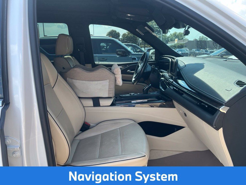 Used 2024 Cadillac Escalade Premium Luxury AWD/4WD image 6
