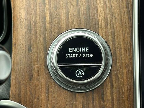 Used 2024 Mercedes-Benz GLC 300 4MATIC image 32