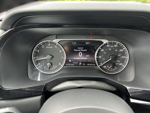 Used 2024 Nissan Pathfinder SL FWD image 12