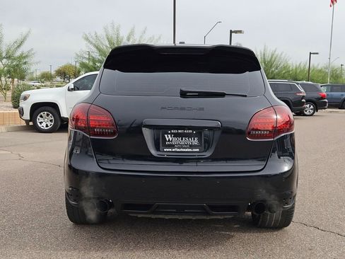 Used 2014 Porsche Cayenne Turbo image 5
