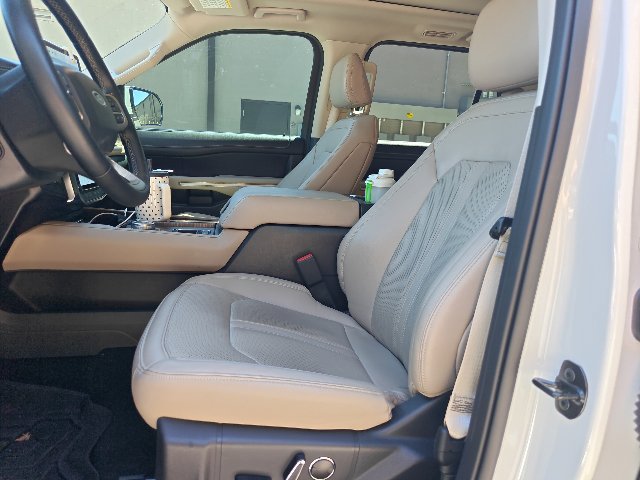 Used 2024 Ford Expedition Limited RWD image 12