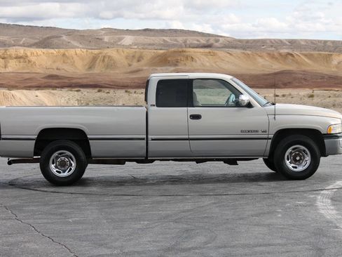 Used 1997 Dodge Ram 2500 Truck 2WD Club Cab image 9